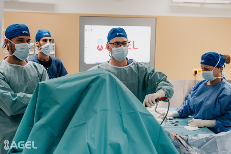 Unikátnu ortopedickú operáciu v nemocnici v Šaci sledovali online odborníci na celom svete