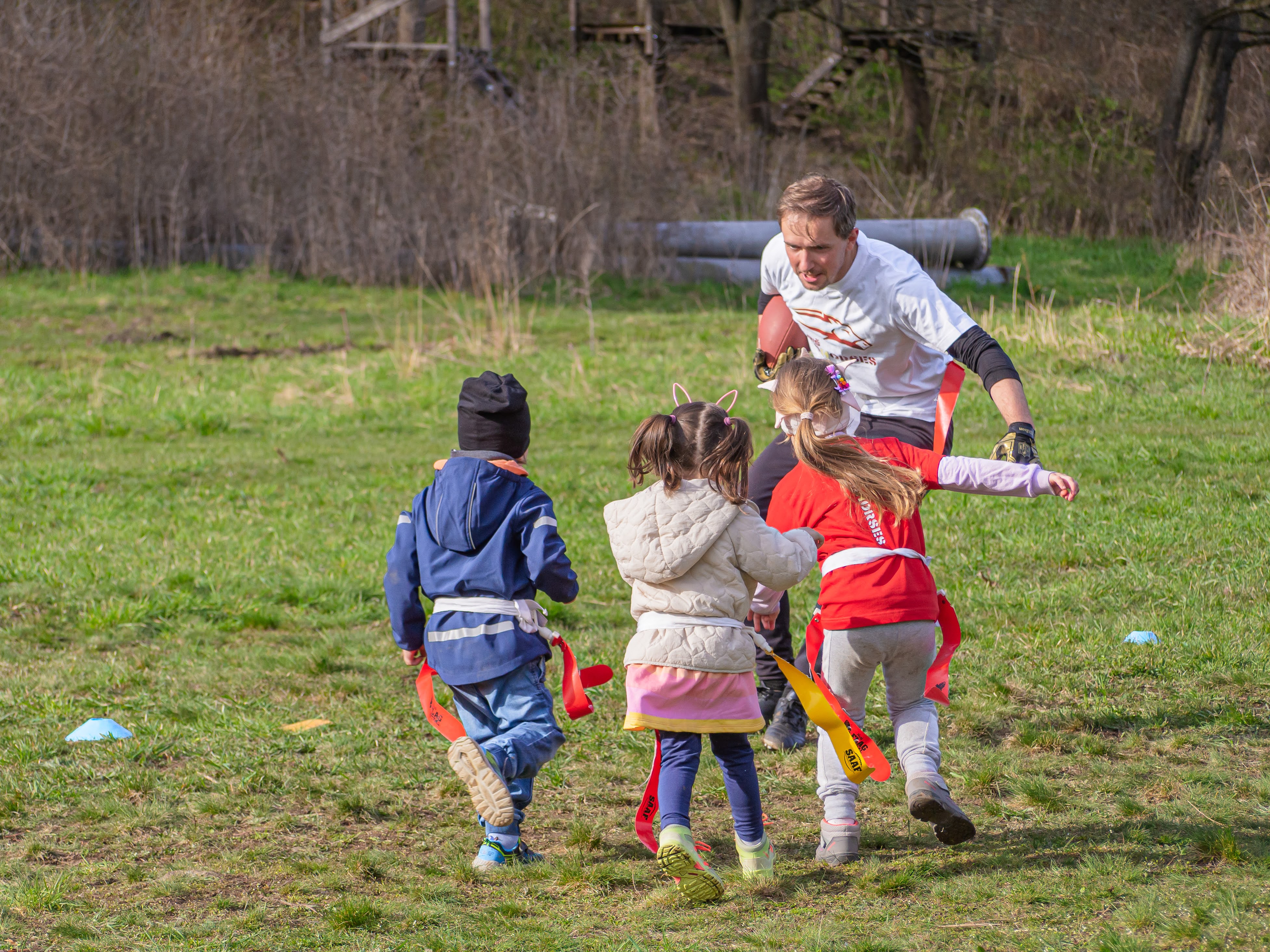 Nový fenomén v Prešove: Americký FLAG futbal pohltil deti aj dospelých a pripomína šach v pohybe