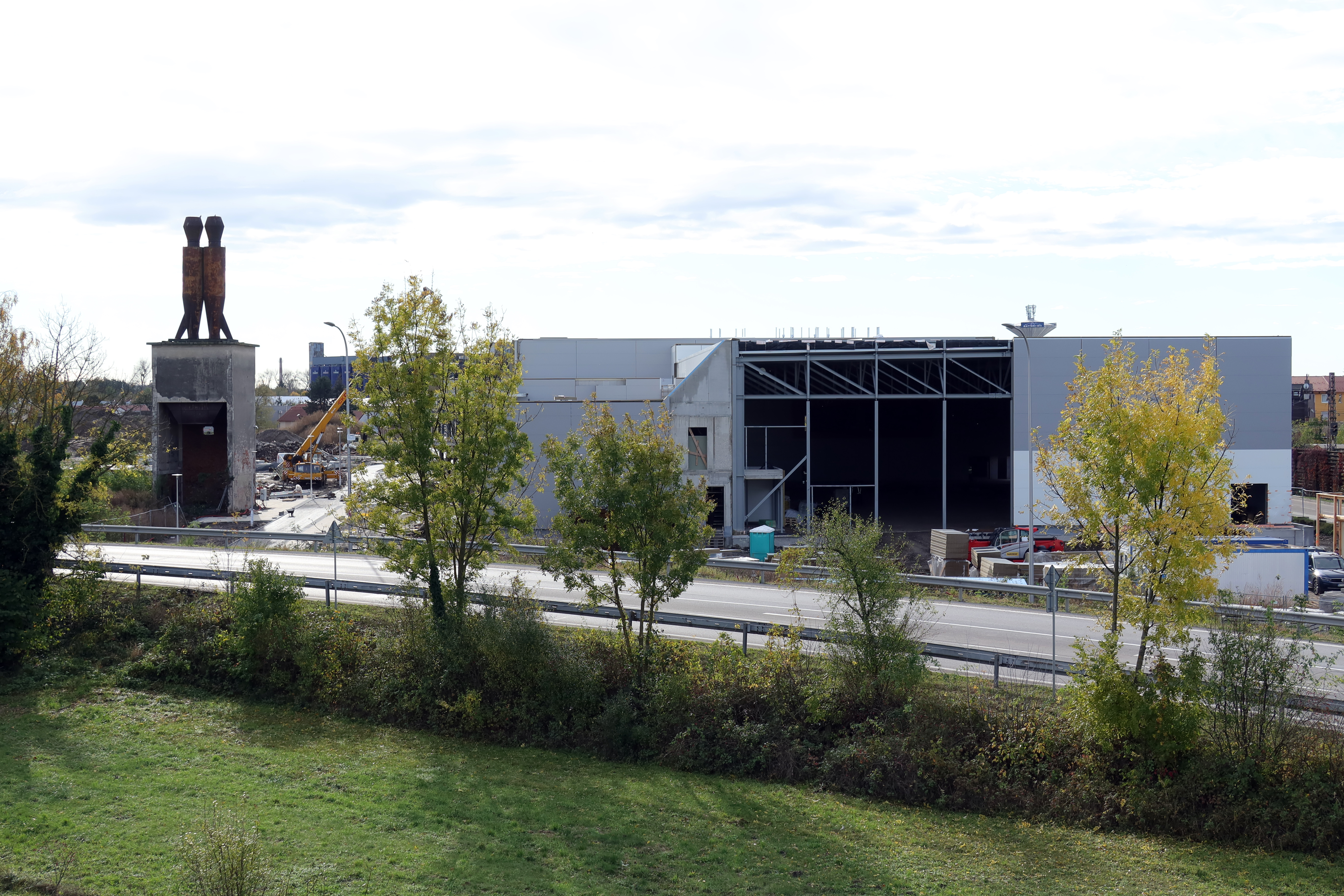 Pre vrcholových a rekreačných športovcov stavajú v Malackách moderný športový komplex