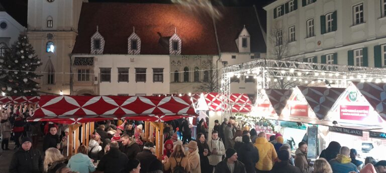 Vianočné trhy v Bratislave už začali. Pozrite, na čo všetko sa môžete tešiť