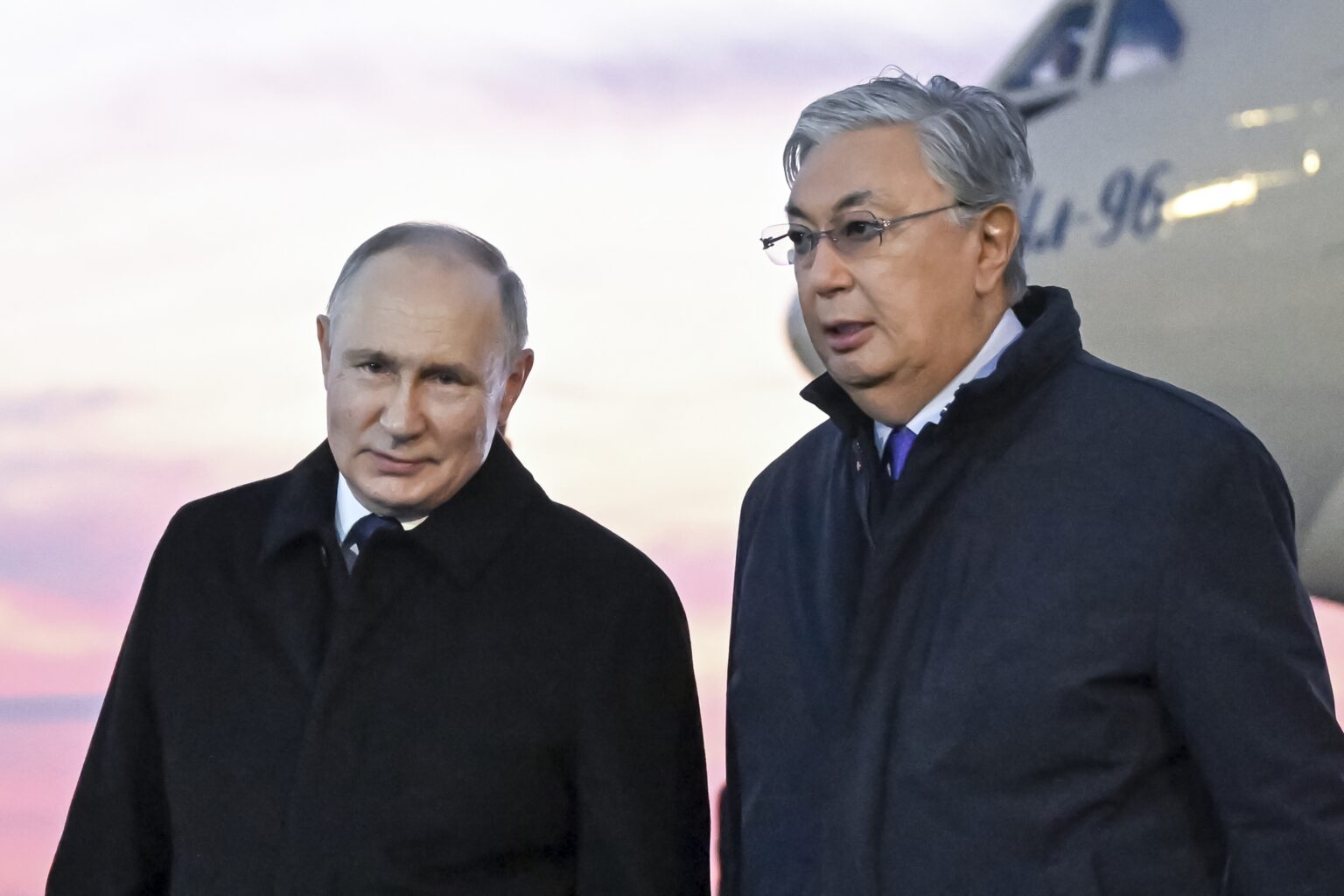 Kasym-Žomart Tokajev a Vladimir Putin. Foto: TASR/AP
