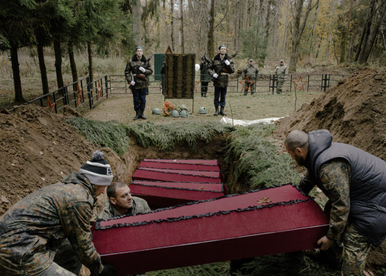 Pre našich ľudí sa vojna nikdy neskončí. Rusko pochováva padlých z druhej svetovej vojny