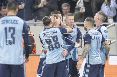 Gólová radosť hráčov Slovana počas zápasu 4. kola skupinovej fázy EKL A-skupiny ŠK Slovan Bratislava – OSC Lille 9. novembra 2023 v Bratislave. Foto TASR - Martin Baumann
