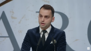 Satirik Kisin: Pokrok sme nedosiahli tým, že sme fňukali a správali sa ako obete