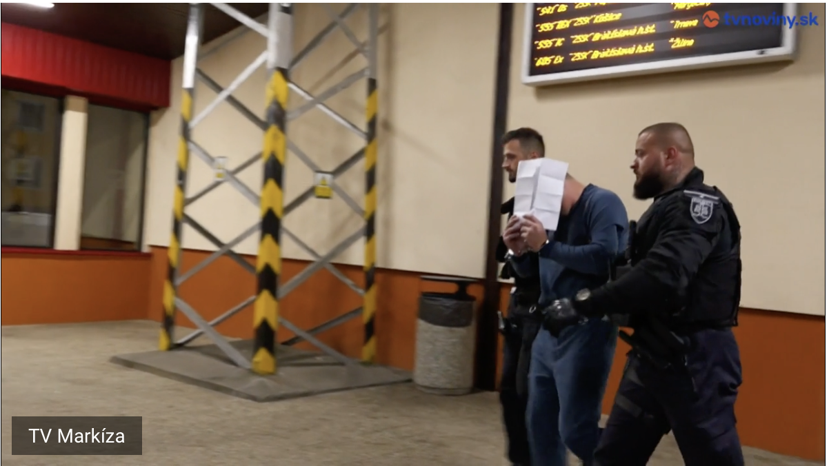 Muž pobodal študentku v rýchliku kuchynským nožom