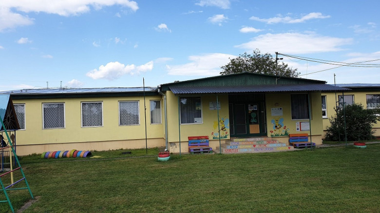 Výstavba novej škôlky v Radnovciach je takmer dokončená, obec ju nemá z čoho zaplatiť