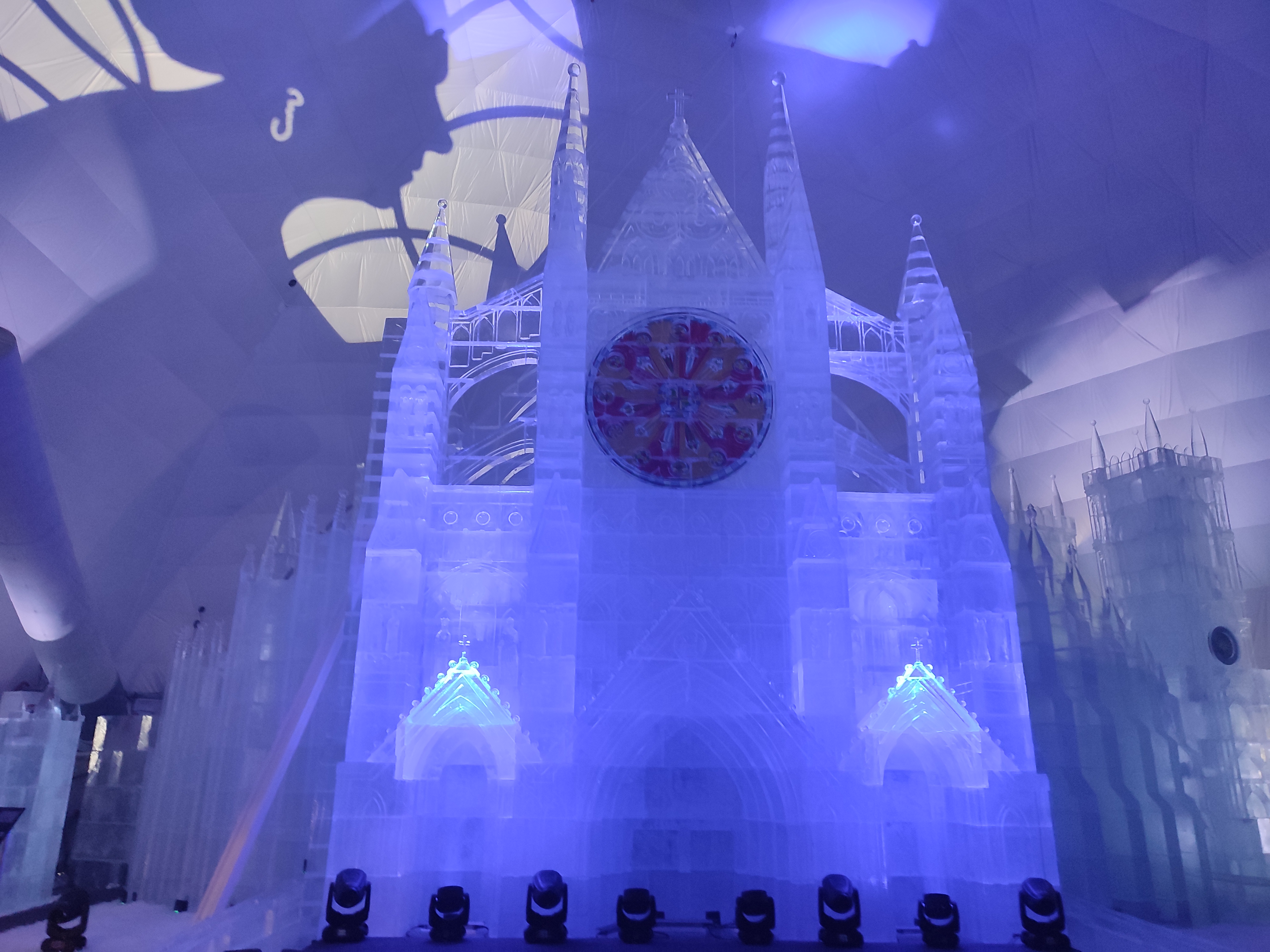 Prvý ľadový dóm na Hrebienku sa takmer roztopil