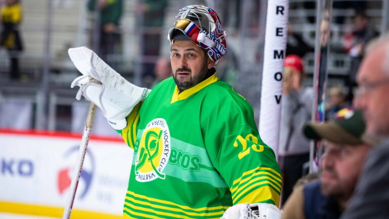 Vo veku 52 rokov zomrel český hokejista  Roman Čechmánek