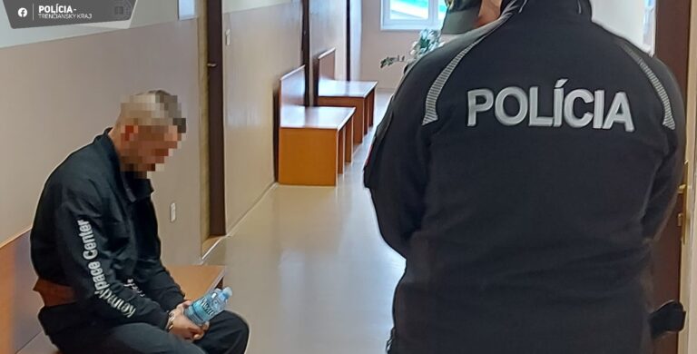 Policajti zadržali muža, ktorý z herne odcudzil stovky eur. Vraj chcel späť svoje prehraté peniaze