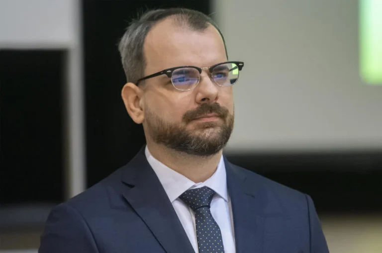 Zastupiteľstvo v Novom Meste bolo zrušené po školáckej chybe úradu Matúša Čupku