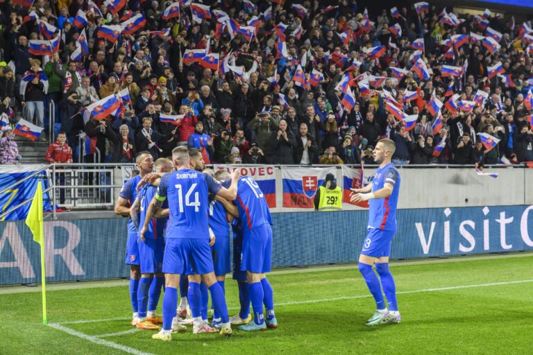 Slováci zdolali Island 4:2 a postúpili na majstrovstvá Európy v Nemecku