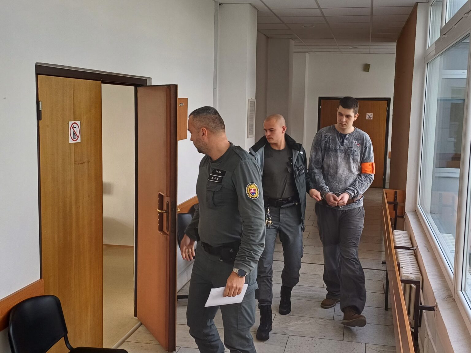 Po siedmich mesiacoch sa 30-ročný Ján objavil opäť na trenčianskom okresnom súde. Foto: Radoslav Varga