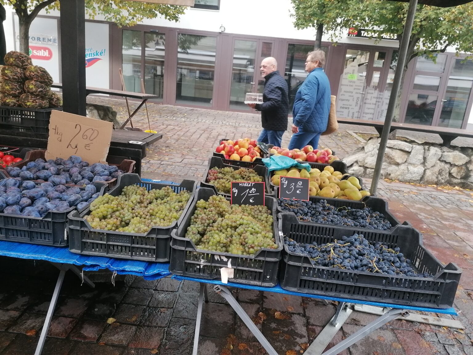 Legendárny Starý pľac na Dominikánskom námestí, ktoré vzniklo v 13. storočí pri stavbe najstaršieho košického kostola, praská vo švíkoch v každom ročnom období. 
