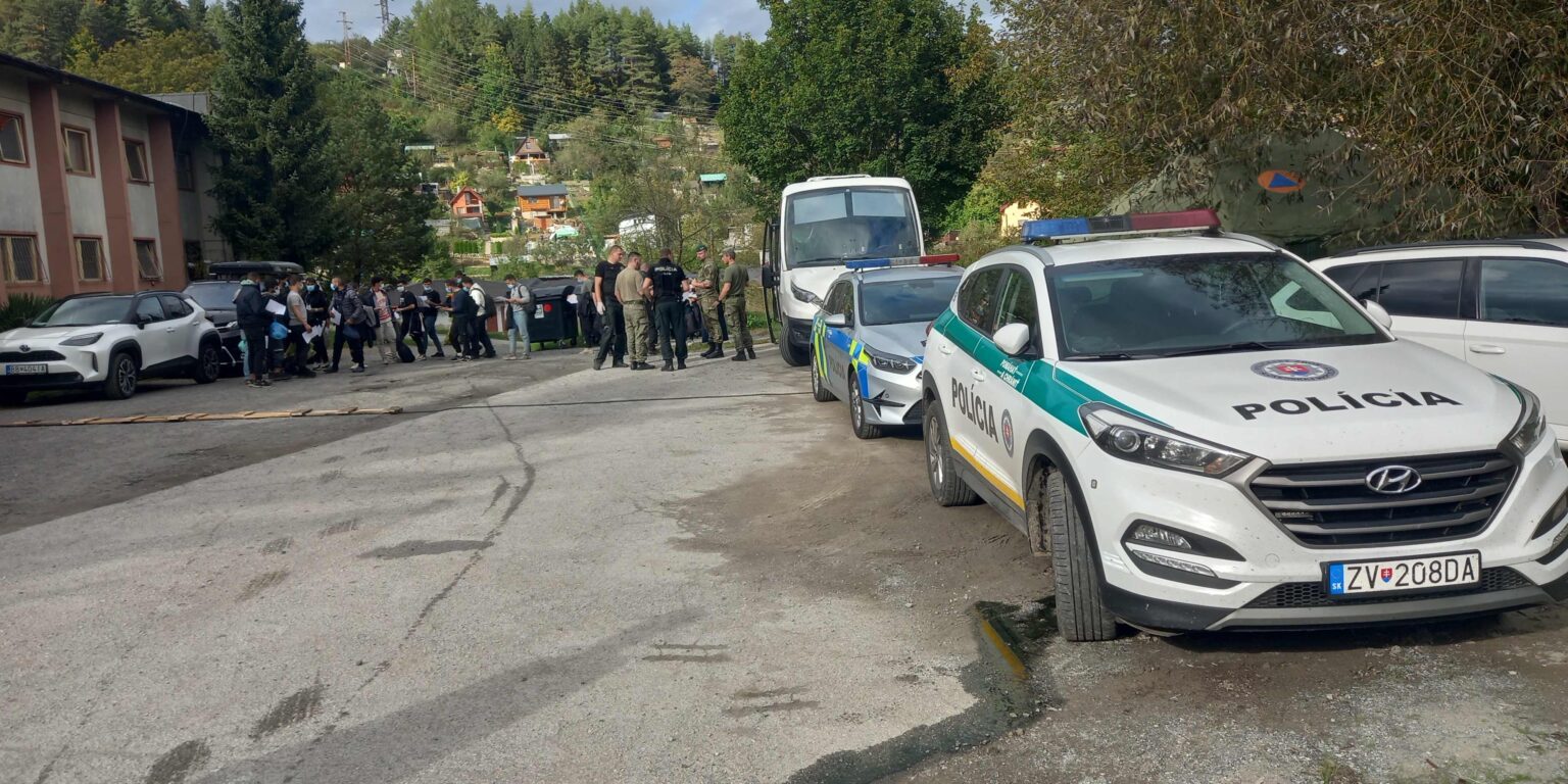 Do Banskej Bystrici priviezli pred mesiacom viac ako 50 migrantov. Foto: Mário Kaprálik