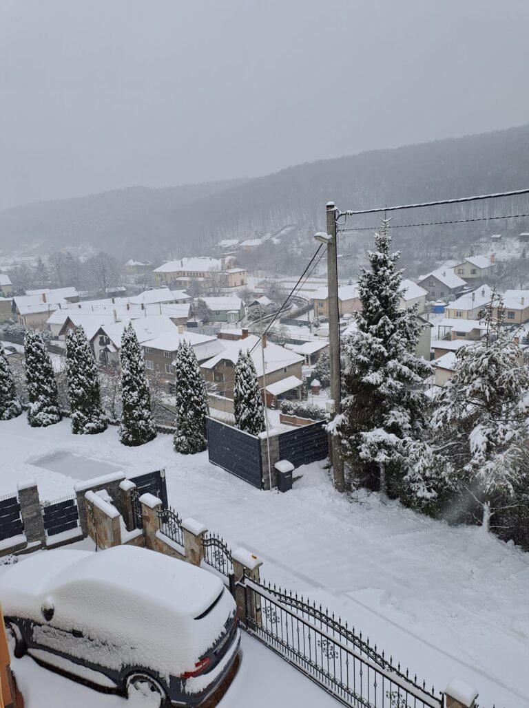 Situácia v súvislosti so snehom je v kopcovitom chotári Hriňovej pokojná