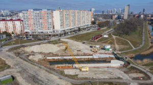 Vallo sa chváli, že nalial do petržalskej električky ďalšie milióny, termín dokončenia sa predĺžil