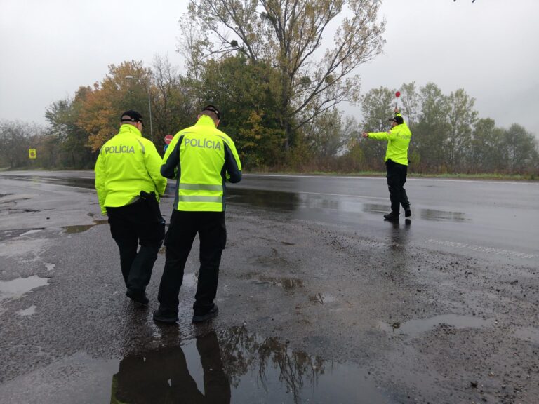 Po tragickej nehode pri Tisovci už cestu sprejazdnili