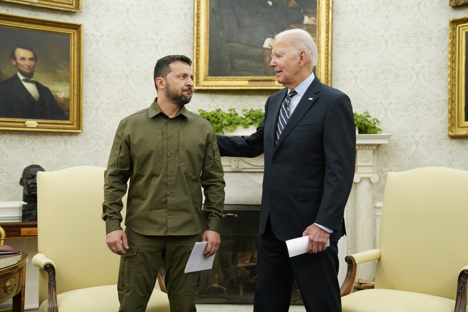 Americký prezident Joe Biden sa stretáva s ukrajinským prezidentom Volodymyrom Zelenským v Oválnej pracovni Bieleho domu vo štvrtok 21. septembra 2023 vo Washingtone. Foto: Profimedia.sk