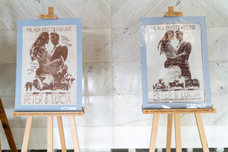 Pedagógovia a študenti stredných škôl priniesli adaptáciu novely Peter a Lucia