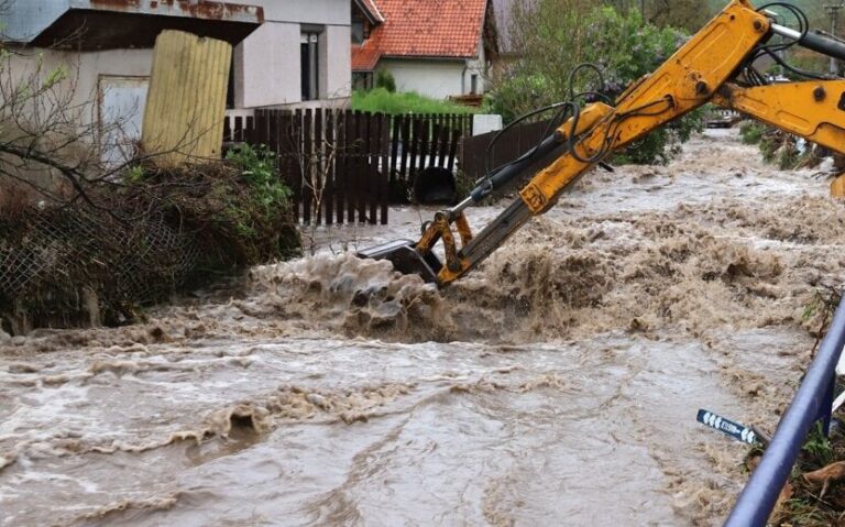 Prvý stupeň povodňovej aktivity v Mýte pod Ďumbierom