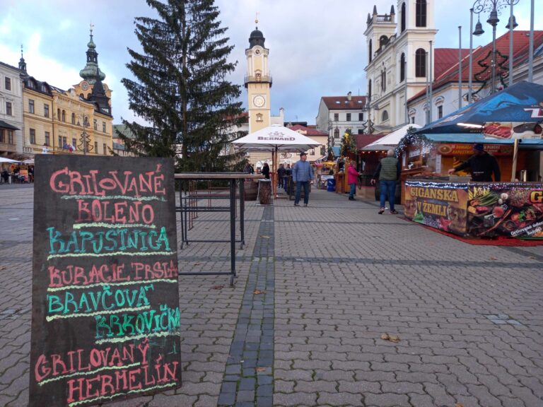 FOTO: Vianočné trhy už rozvoňali Banskú Bystricu