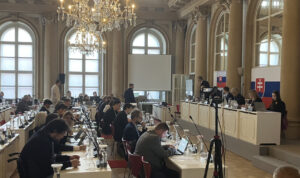 Bratislavskí poslanci komentujú upozornenie prokurátora. Rokovať o ňom budú až v septembri