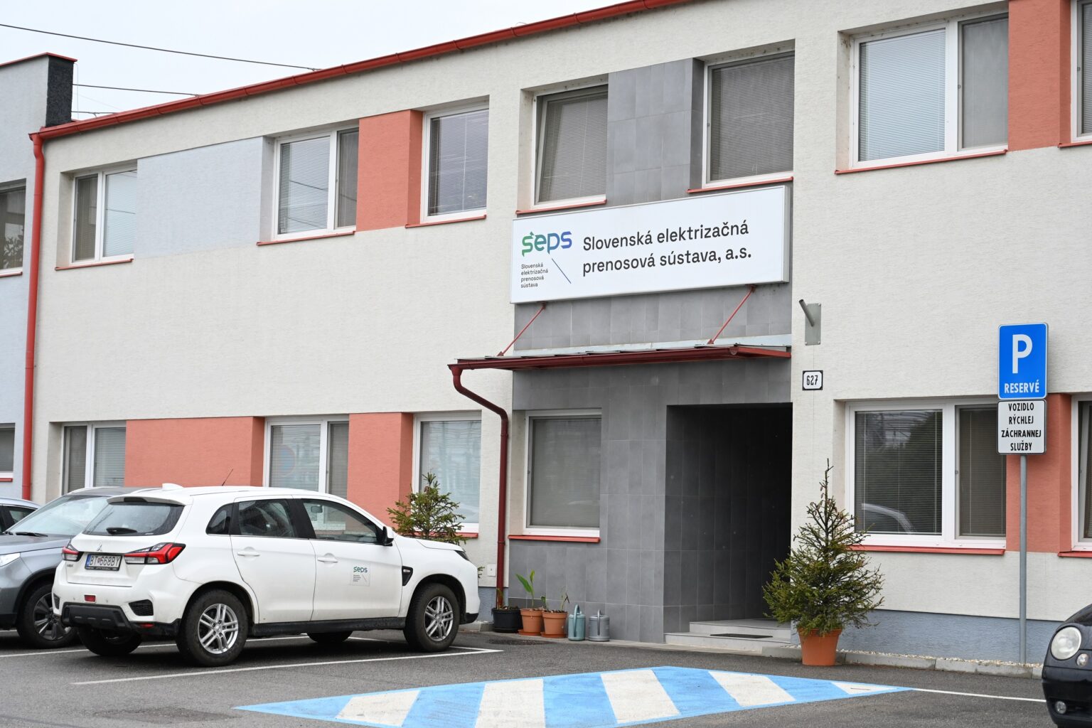 Budova SEPS v areáli elektrickej stanice Križovany nad Dudváhom. Foto: Lukáš Grinaj/TASR