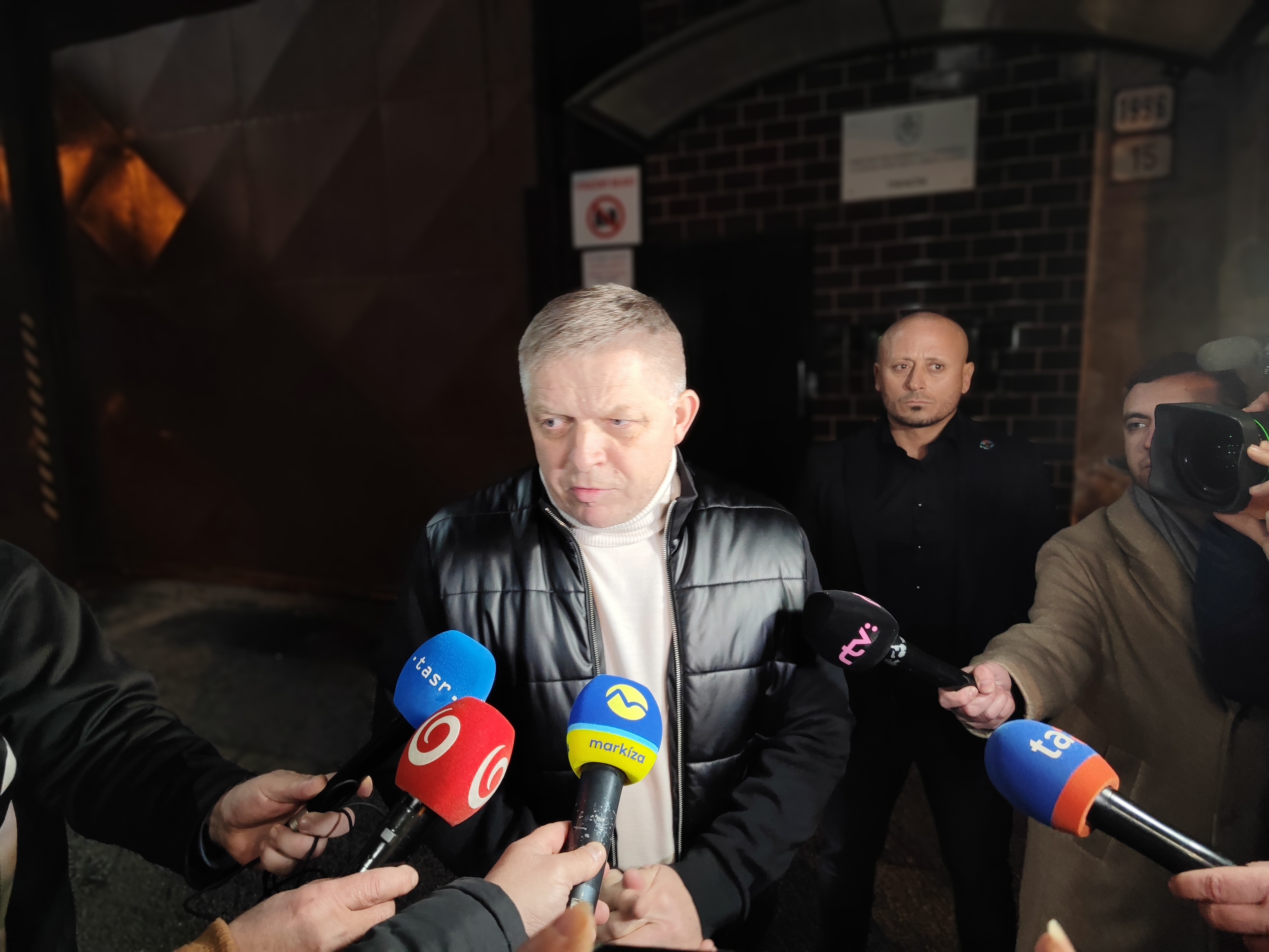 Náhla návšteva Roberta Fica v Trenčíne: Rázne vyšetríme smrť obhajcu vo väzenskej nemocnici