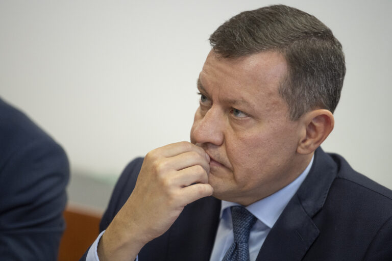 Disciplinárne konanie s Danielom Lipšicom odložili na november