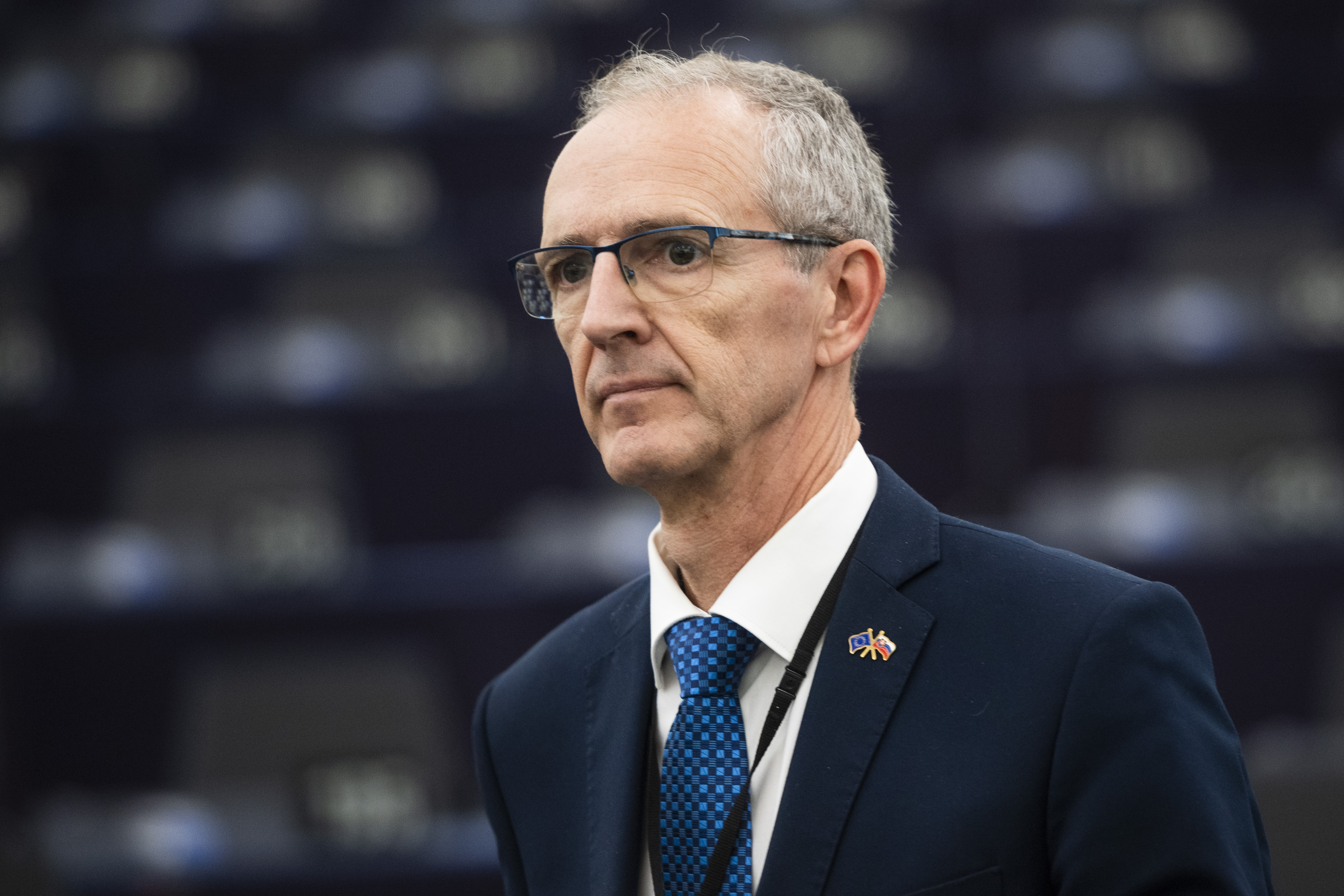 Ktože to žaluje v Bruseli?