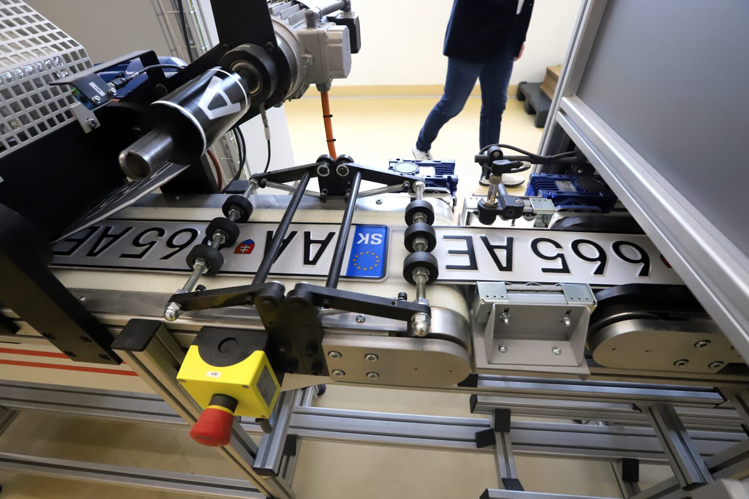 Výroba nových evidenčných čísel vozidiel. Foto: Ján Ktošlák/TASR