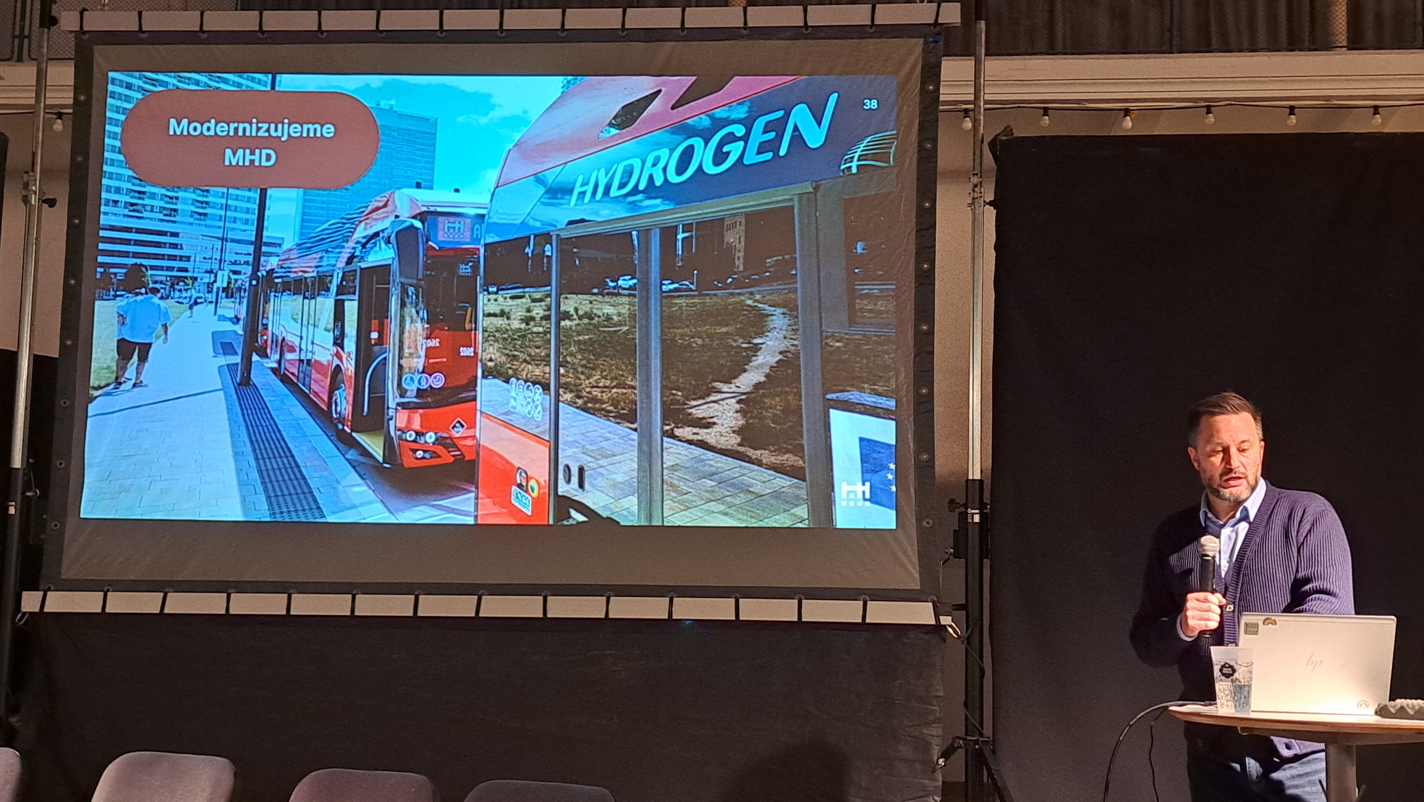 Prečo podľa Matúša Valla naďalej rastie počet áut v Bratislave a čo s tým chce mesto robiť