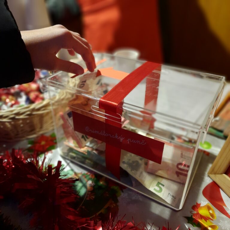 Prešovčania aj tohto roku ukázali dobré srdce. Výťažok z primátorského punču ide trom občianskym združeniam