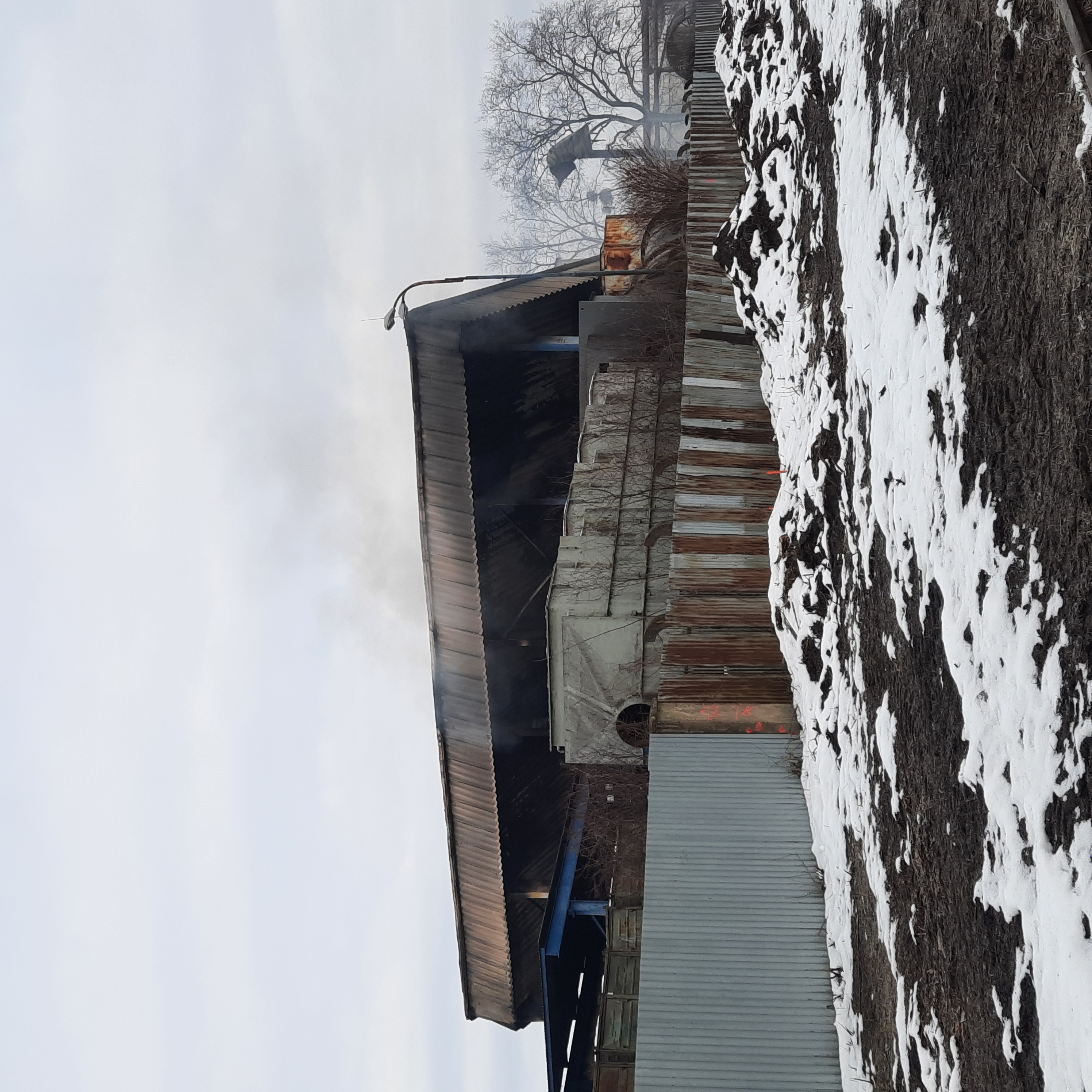 Mohutný požiar na Jilemnického ulici lokalizovali, nebezpečné látky nenamerali