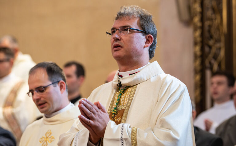 Cirkev musí vedieť ísť aj proti prúdu, tvrdí spišský biskup Trstenský 
