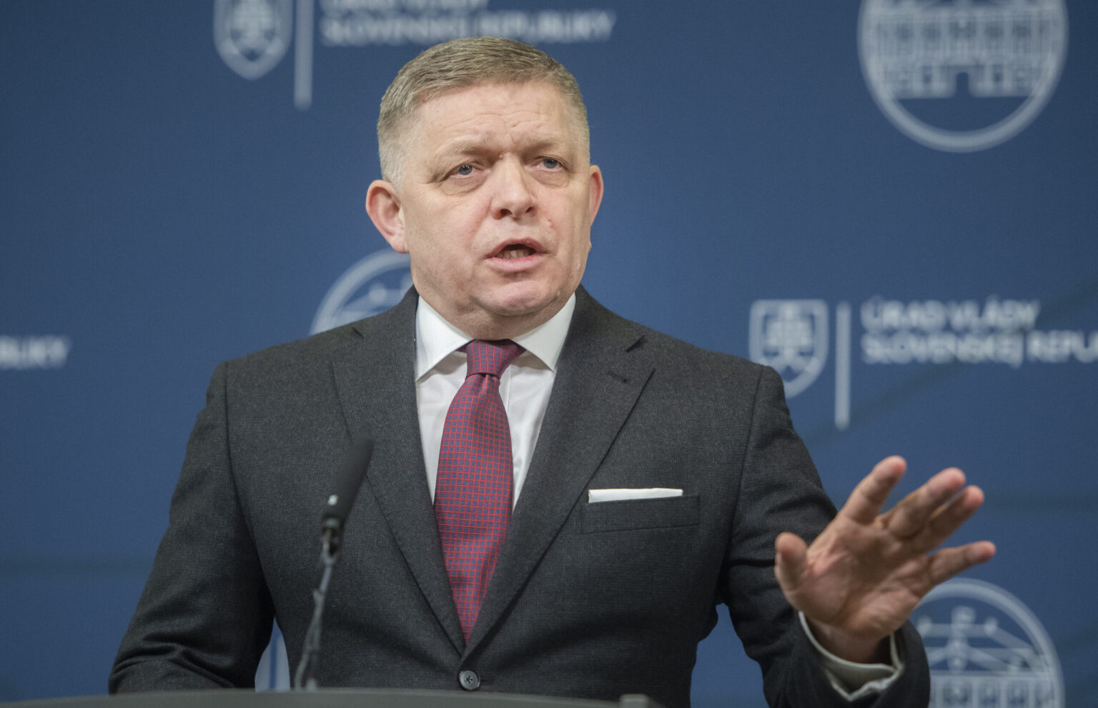 Na snímke predseda vlády SR Robert Fico (Smer-SD). FOTO TASR - Martin Baumann 