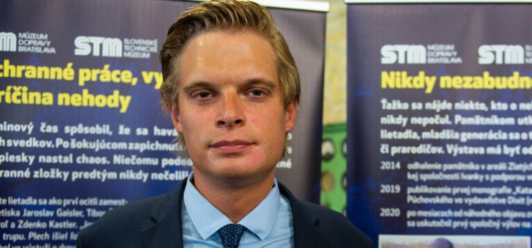 Podľa Davida Púchovského sa z ministerstva vnútra pomaly, ale isto stáva továreň na hoaxy