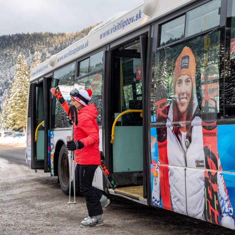 Skibusy do Jasnej majú zelenú. Lyžiari túto možnosť vítajú