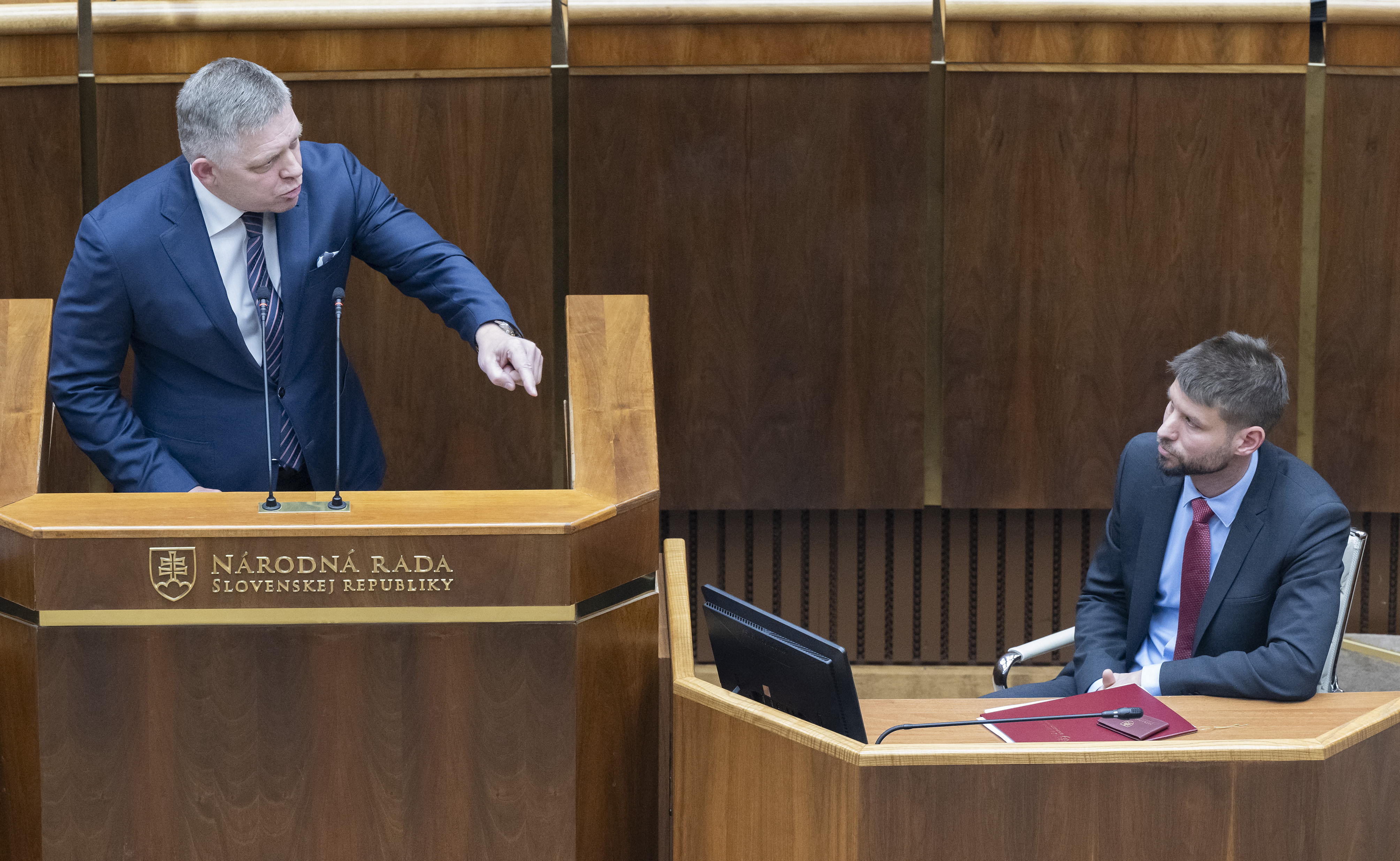 Fico: Zlo v podobe Lipšica musí skončiť a my to robíme dôrazne. Tvrdo sa postavíme voči zrušeniu špeciálnej prokuratúry, reaguje Šimečka