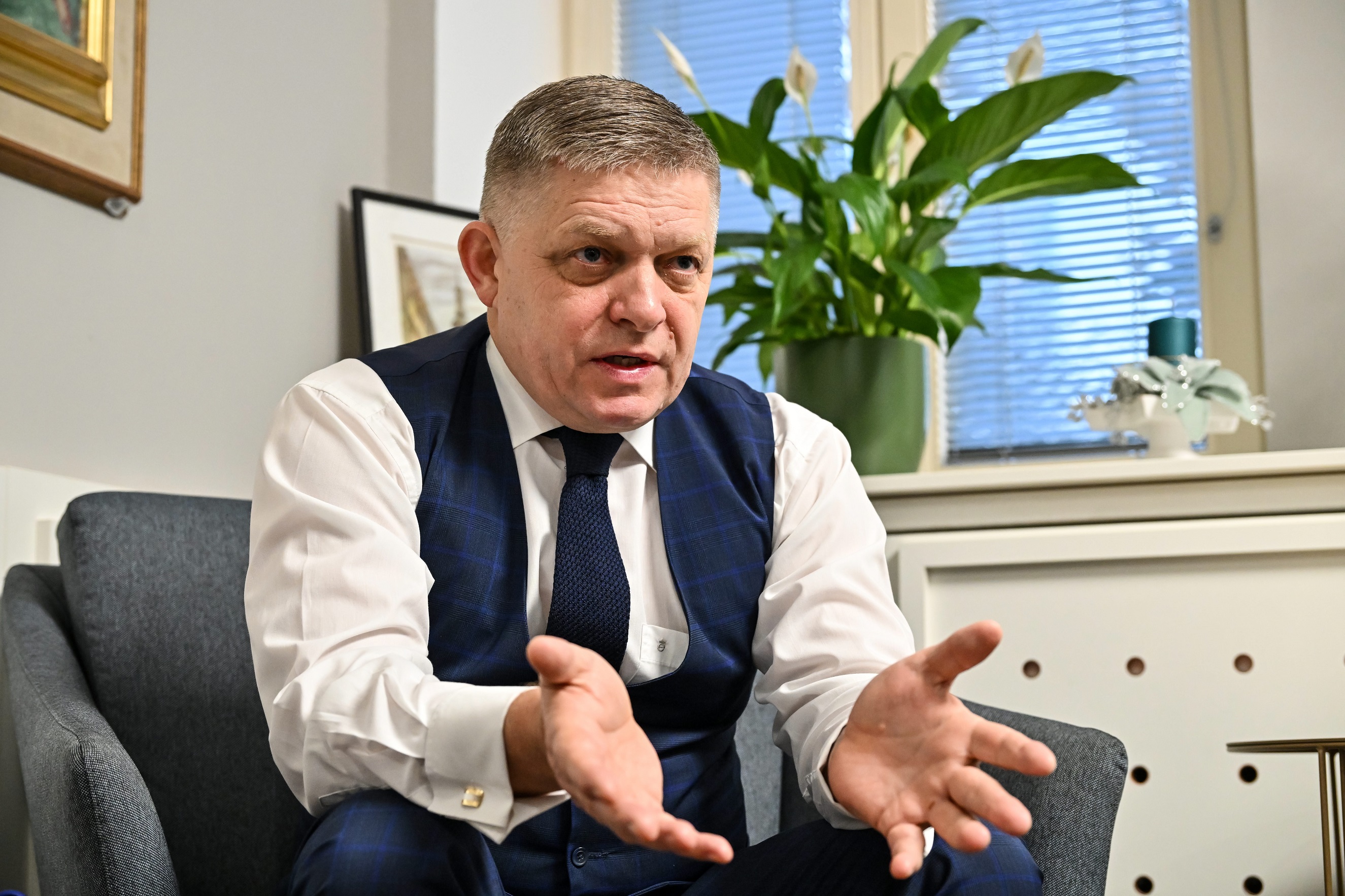 Fico: Aj po zranení ešte stále dokážem dávať v politike góly. Tak je prirodzené, že v nej ostávam