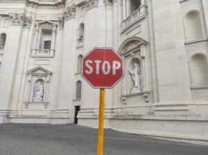 Kardináli o požehnaní nezriadených párov: Hrozí žehnanie mafie a potratových kliník. Afrika neustúpi ani o milimeter