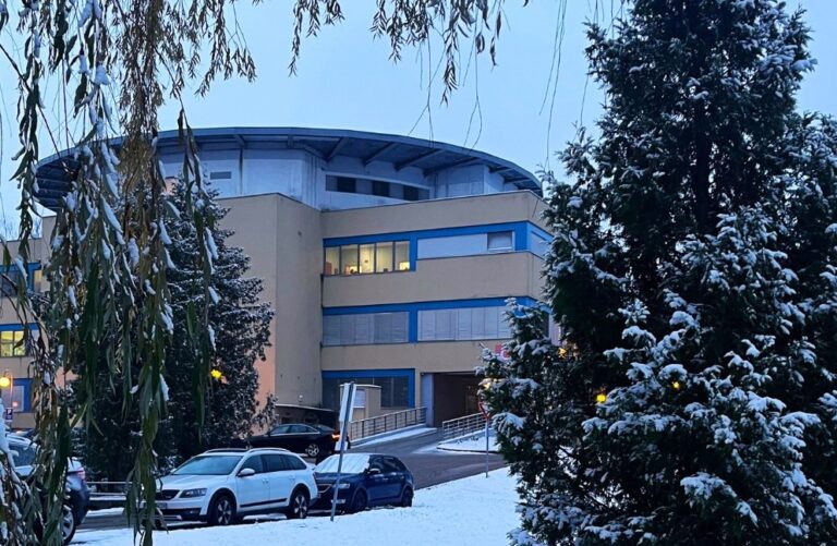 Pre nedostatok personálu museli v nemocnici zrušiť dôležité oddelenie