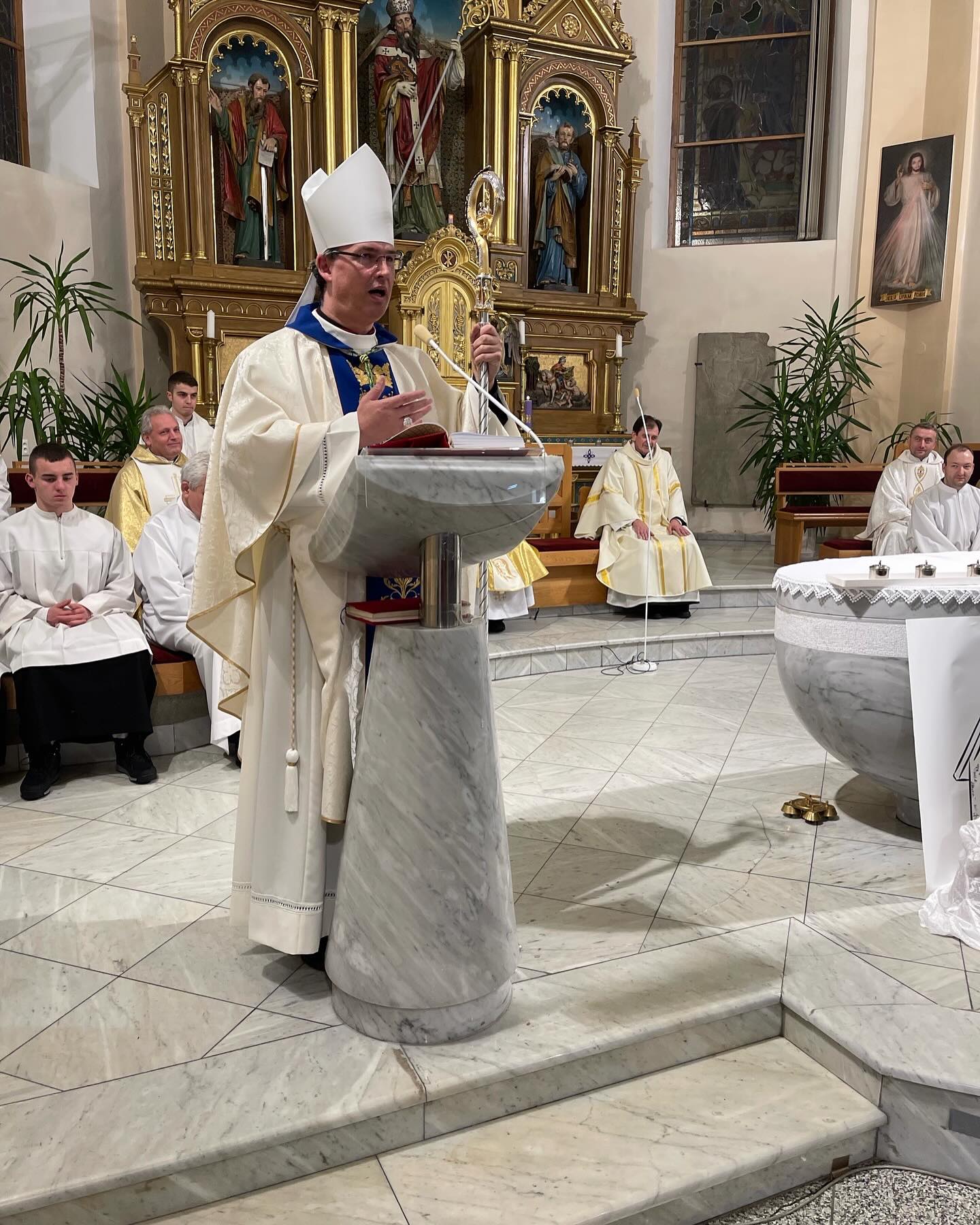 Biskup Trstenský prišiel do Trstenej, uctil si pamiatku zosnulého kňaza