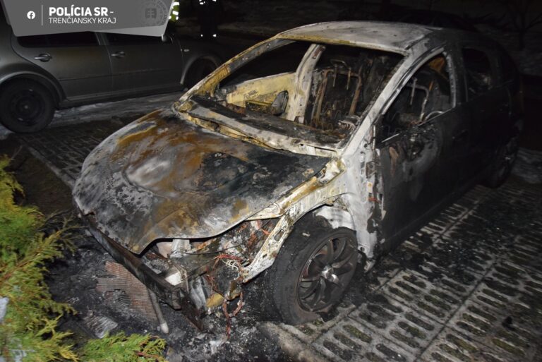Nočný poplach: Niekto podpálil auto na parkovisku