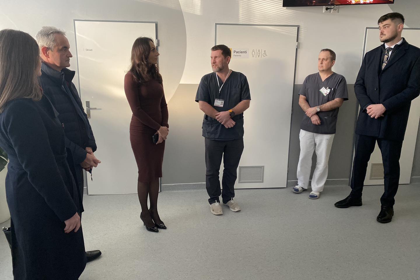 FOTO: Ministri navštívili Trenčiansky kraj. Pozrite sa, kam išli po rokovaní vlády