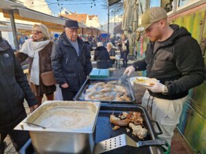 Fotoreportáž z predvianočných Košíc: Punč, lokše, halászlé aj Anjelská kapustnica
