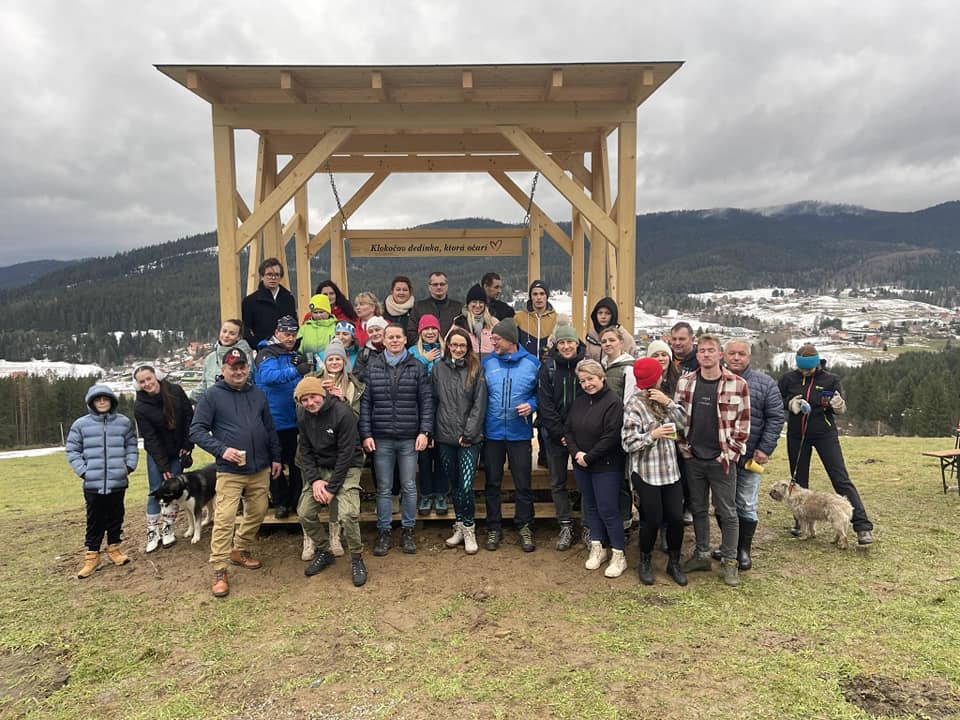 Na horných Kysuciach majú novú atrakciu. Hojdačku oddychu a zdravia