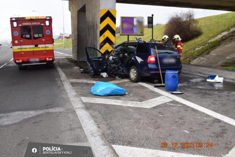 Polícia hľadá svedkov dopravnej nehody na Púchovskej ulici