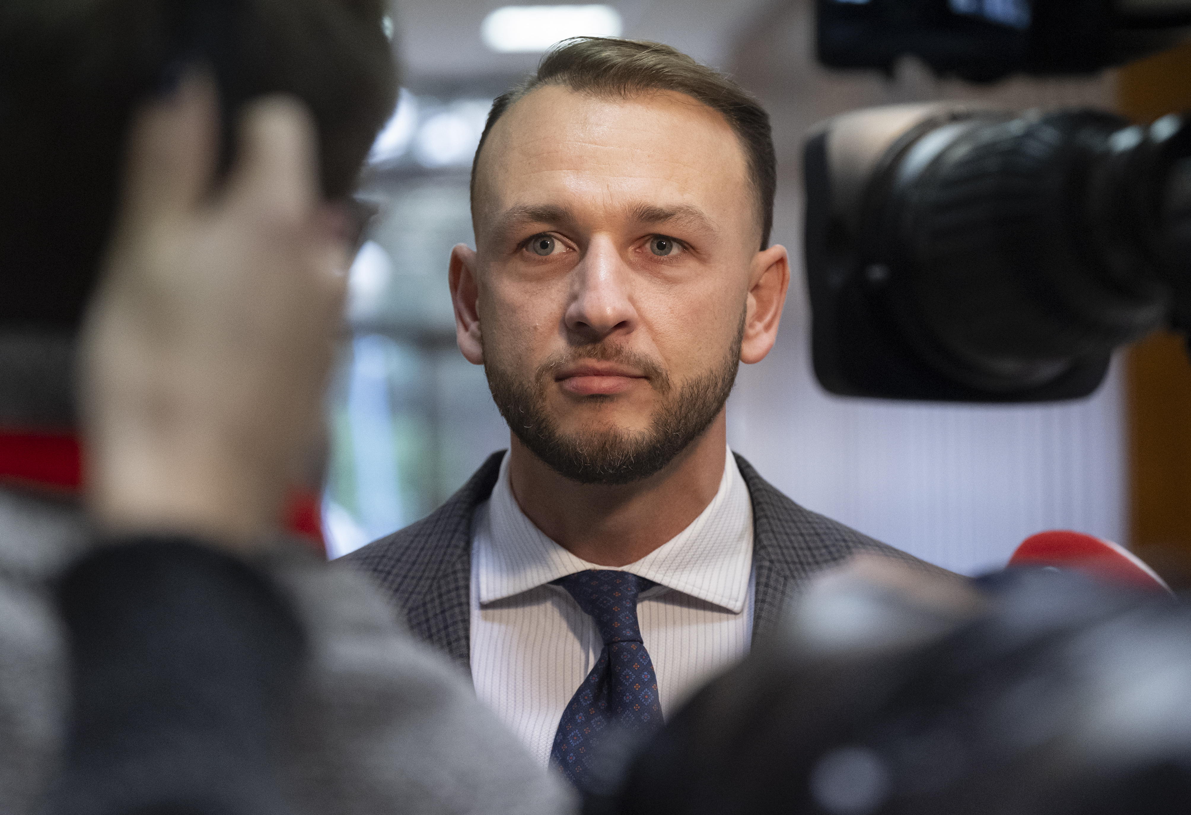 Šutaj Eštok zákon platenými príspevkami pred prezidentskými voľbami neporušil