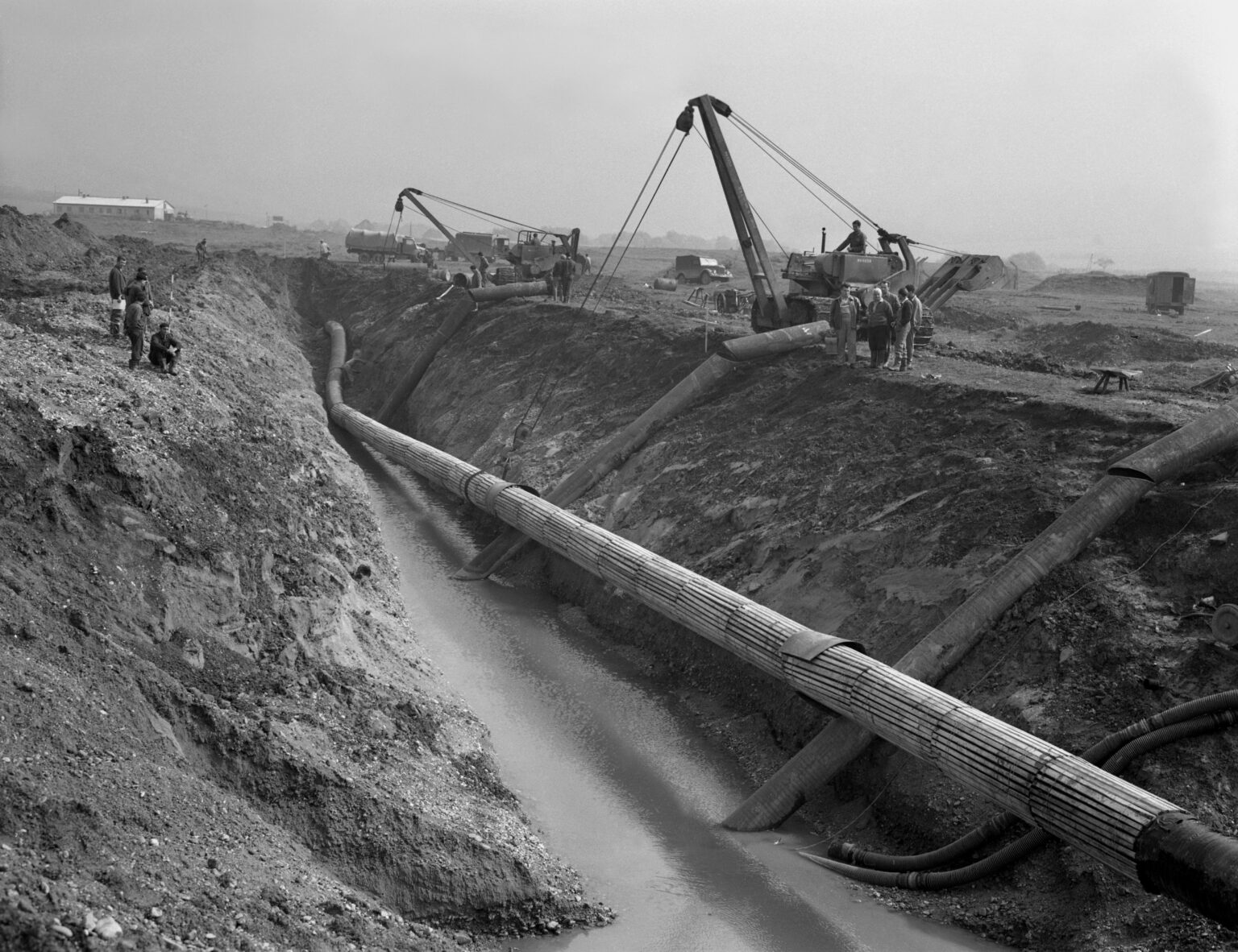 Výstavba plynovodu Bratstvo na východe Slovenska v roku 1965. Foto: Gabriel Bodnár/TASR